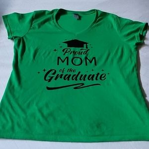 T shirt  " Proud MOM of the Graduate